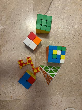 Lote de cubos de rubik y puzzles