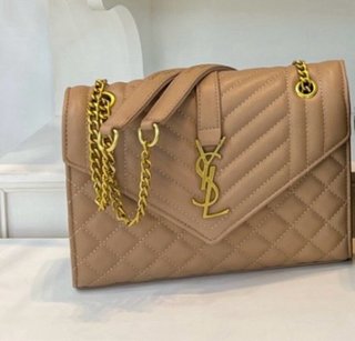 Bolso disponible en Negro,blanco, beig y rojo.