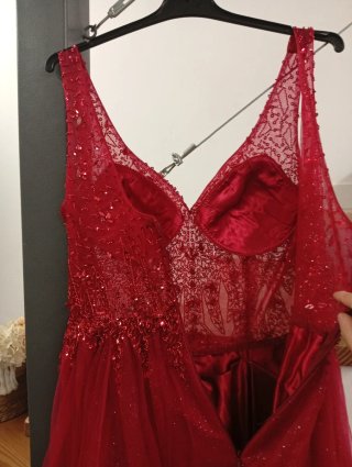 Vestido de fiesta rojo brillante