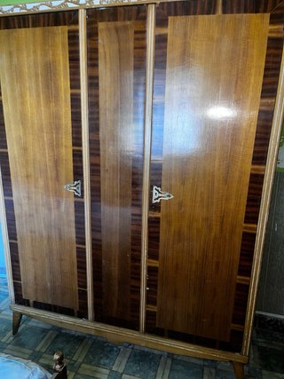 Dormitorio vintage madera y mármol