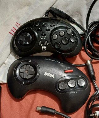 Consola Sega Mega Drive II + 2 mandos+2 juegos