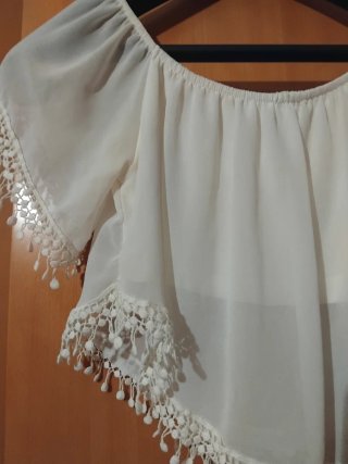 Blusa blanca transparente con encaje