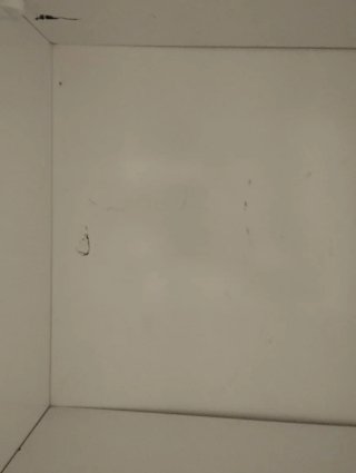 Armario de madera blanco y gris