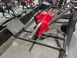 Hammer Strength Hack Squat