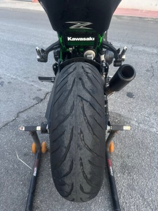 Kawasaki Z900 2024 Negra y Verde