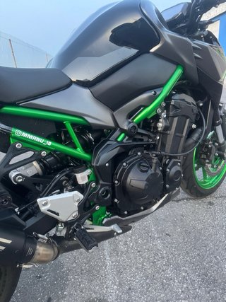 Kawasaki Z900 2024 Negra y Verde