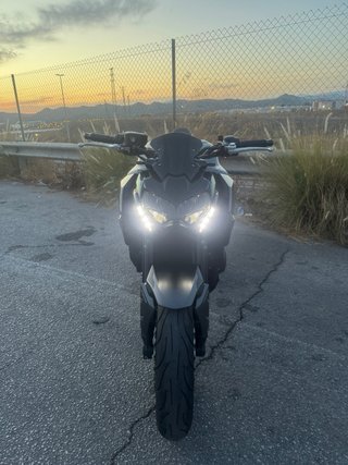 Kawasaki Z900 2024 Negra y Verde