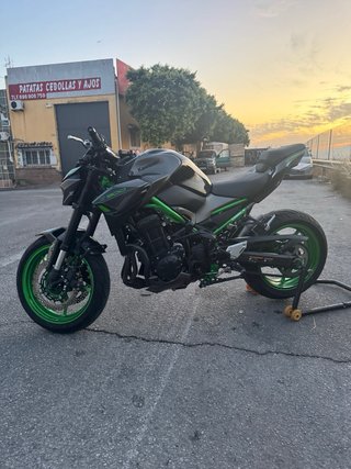 Kawasaki Z900 2024 Negra y Verde