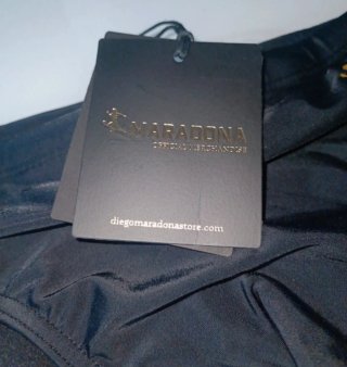 Costume uomo nero con stampa calciatore