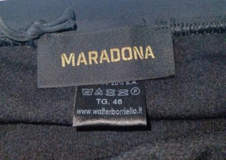 Costume uomo nero con stampa calciatore