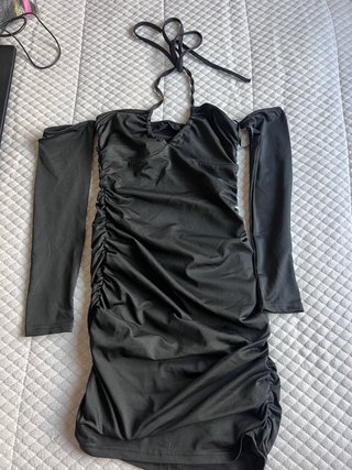 Vestido negro manga larga halter
