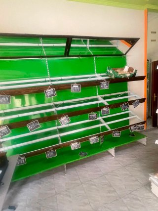 Estanterías metálicas y de madera