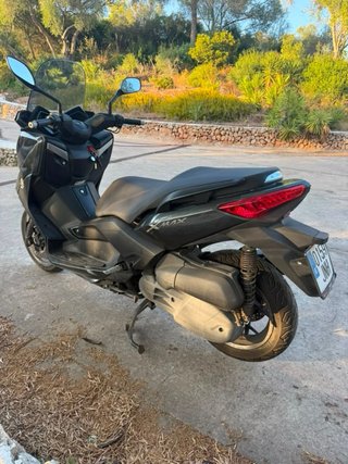 Yamaha XMAX 125cc con Akrapovic