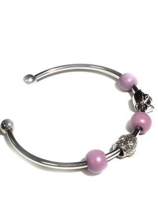 Pulsera de alambre con cuentas de oso y corazones