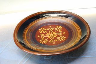 Ceramica smaltata Puigdemont. La Bisbal: Piatto, ciotola, fonte vintage.