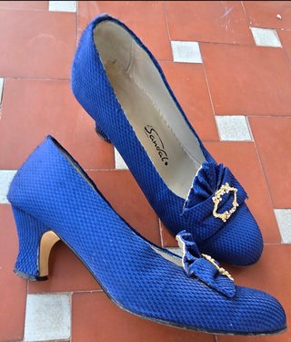 Corpiño fallera con pico azul marino y zapatos 38