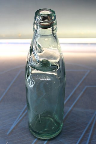 Antigua botella de cuello codd. De boliche o de bola. S.XIX-XX.