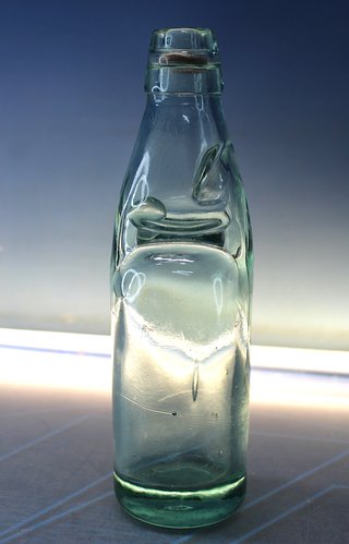 Antigua botella de cuello codd. De boliche o de bola. S.XIX-XX.