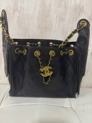Bolso negroCHANEL 25 en piel acolchada