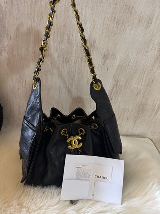 Bolso negroCHANEL 25 en piel acolchada