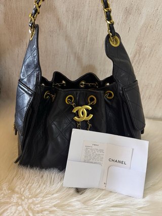 Bolso negroCHANEL 25 en piel acolchada