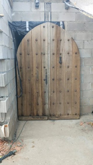 Puerta madera maciza antigua