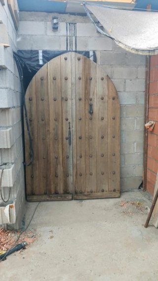 Puerta madera maciza antigua