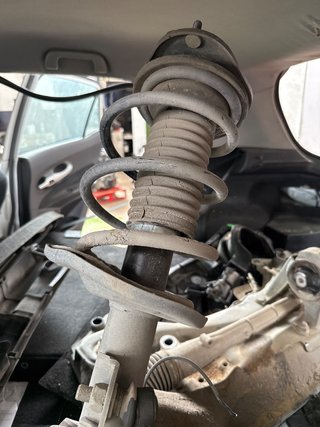 AMORTIGUADOR DELANTERO IZQUIERDO Toyota Auris (E18)(10.2012->)