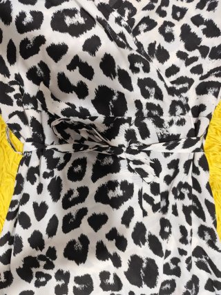 Vestido estampado leopardo manga larga.
