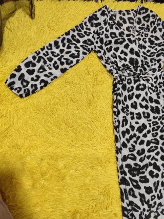 Vestido estampado leopardo manga larga.