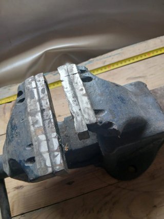 Tornillo de banco robusto