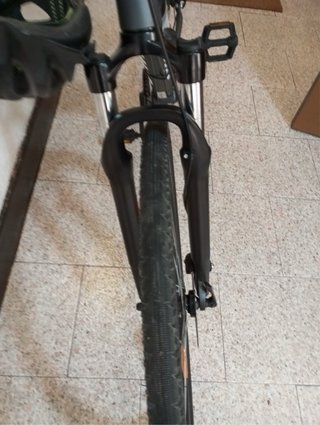 Bicicleta Btwin casi nueva Decathlon tiene frenos