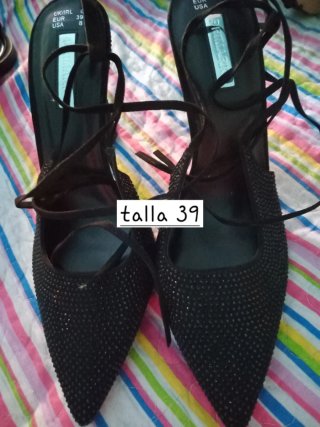 Tacones negros con pedrería talla 39