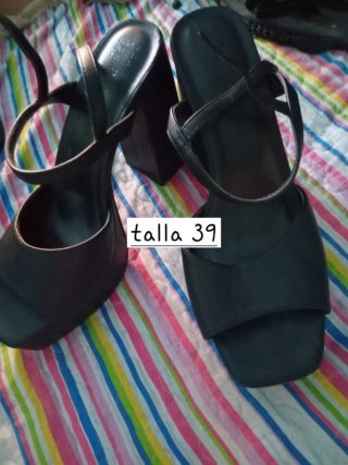 Tacones negros talla 39