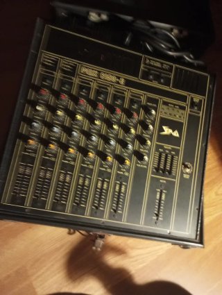 Mesa autoamplificada Soma PMX 6150-E