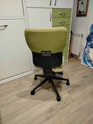 Silla de oficina ergonómica verde