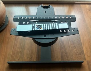 Soporte motorizado B&O con mando