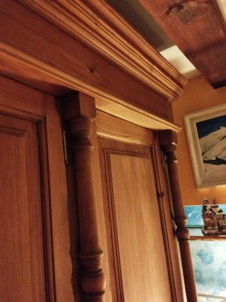Armario de madera maciza