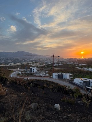 Grúa de construcción sin usar