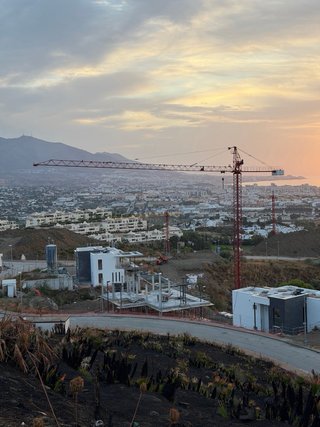 Grúa de construcción sin usar
