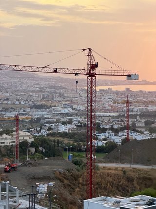 Grúa de construcción sin usar