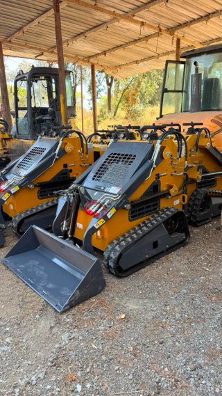 Alquiler Minicargadora compacta