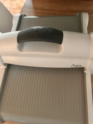 Sizzix Big Shot Plus con 152 fustelle