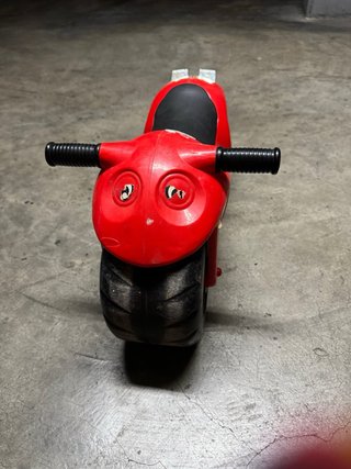 Moto correpasillos infantil roja