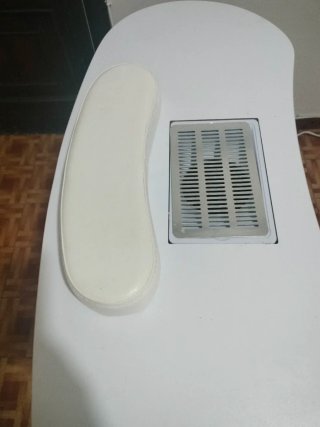Mesa de manicura plegable blanca