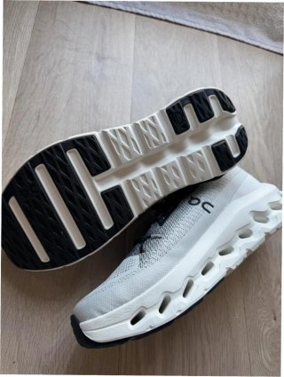 On Cloudmonster Negro Blanco EU39