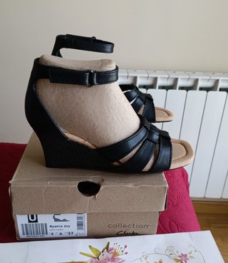 Sandalias cuña Clarks piel negras T37 de 80€