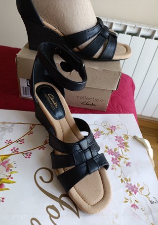 Sandalias cuña Clarks piel negras T37 de 80€