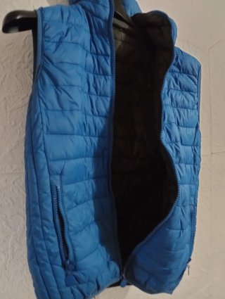 Gilet imbottito con cappuccio