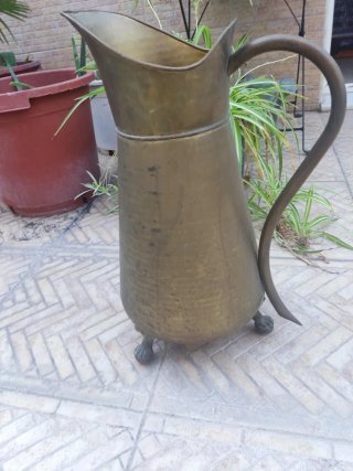 Jarra antigua latón bañera 53 cm